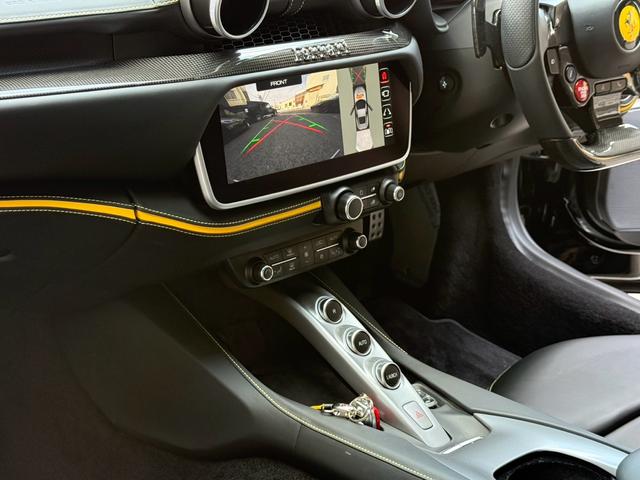 ポルトフィーノM 1オーナー ディーラー車 エクステリアカーボンPKG フロントスポイラーカーボン サイドステップカーボン ディフューザーカーボン イエローキャリパー オプション20インチアルミホイール(34枚目)