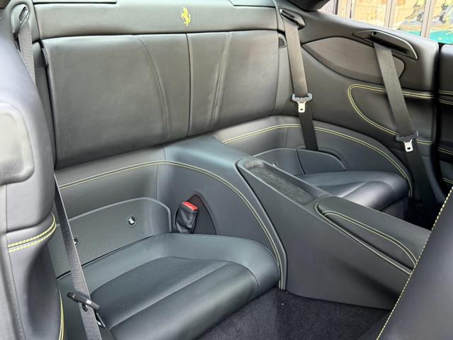 ポルトフィーノM 1オーナー ディーラー車 エクステリアカーボンPKG フロントスポイラーカーボン サイドステップカーボン ディフューザーカーボン イエローキャリパー オプション20インチアルミホイール(42枚目)