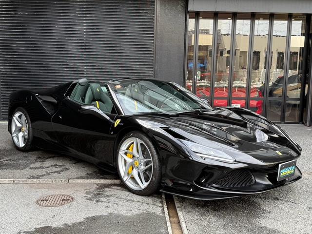 F8スパイダー ディーラー車 左ハンドル 1オーナー イエローキャリパー カーボンサイドエアーダクト カーボンドライブパッケージ LEDハンドル イエローレブカウンター シートイエローセンターライン(2枚目)