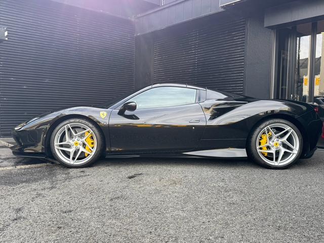 F8スパイダー ディーラー車 左ハンドル 1オーナー イエローキャリパー カーボンサイドエアーダクト カーボンドライブパッケージ LEDハンドル イエローレブカウンター シートイエローセンターライン(15枚目)