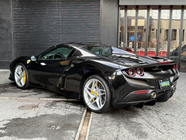 F8スパイダー ディーラー車 左ハンドル 1オーナー イエローキャリパー カーボンサイドエアーダクト カーボンドライブパッケージ LEDハンドル イエローレブカウンター シートイエローセンターライン(16枚目)