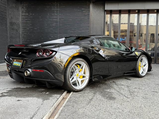 F8スパイダー ディーラー車 左ハンドル 1オーナー イエローキャリパー カーボンサイドエアーダクト カーボンドライブパッケージ LEDハンドル イエローレブカウンター シートイエローセンターライン(17枚目)