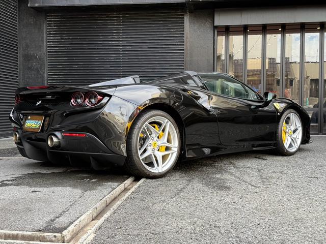 F8スパイダー ディーラー車 左ハンドル 1オーナー イエローキャリパー カーボンサイドエアーダクト カーボンドライブパッケージ LEDハンドル イエローレブカウンター シートイエローセンターライン(19枚目)