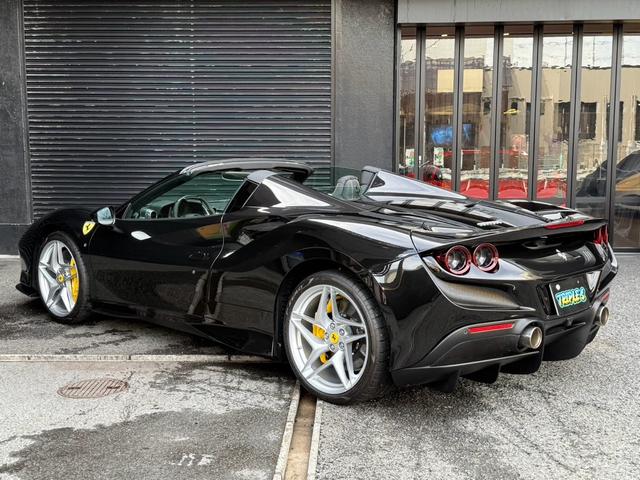 F8スパイダー ディーラー車 左ハンドル 1オーナー イエローキャリパー カーボンサイドエアーダクト カーボンドライブパッケージ LEDハンドル イエローレブカウンター シートイエローセンターライン(20枚目)