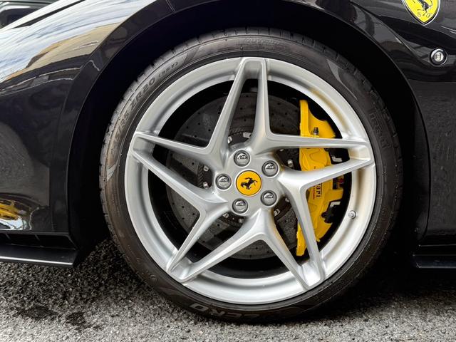 F8スパイダー ディーラー車 左ハンドル 1オーナー イエローキャリパー カーボンサイドエアーダクト カーボンドライブパッケージ LEDハンドル イエローレブカウンター シートイエローセンターライン(24枚目)