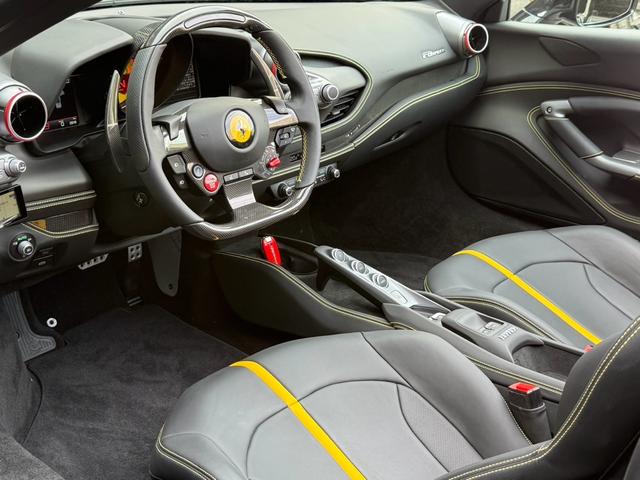 F8スパイダー ディーラー車 左ハンドル 1オーナー イエローキャリパー カーボンサイドエアーダクト カーボンドライブパッケージ LEDハンドル イエローレブカウンター シートイエローセンターライン(28枚目)