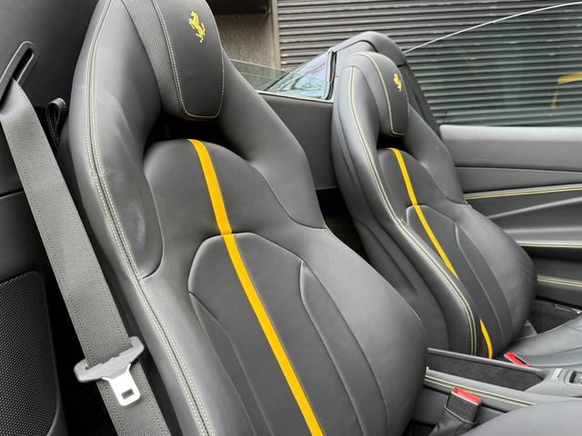 F8スパイダー ディーラー車 左ハンドル 1オーナー イエローキャリパー カーボンサイドエアーダクト カーボンドライブパッケージ LEDハンドル イエローレブカウンター シートイエローセンターライン(33枚目)