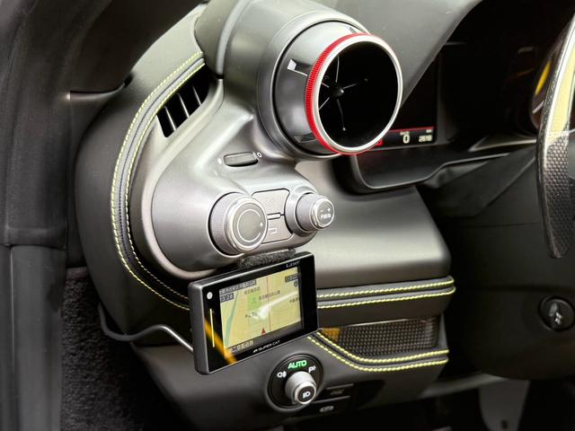 F8スパイダー ディーラー車 左ハンドル 1オーナー イエローキャリパー カーボンサイドエアーダクト カーボンドライブパッケージ LEDハンドル イエローレブカウンター シートイエローセンターライン(36枚目)