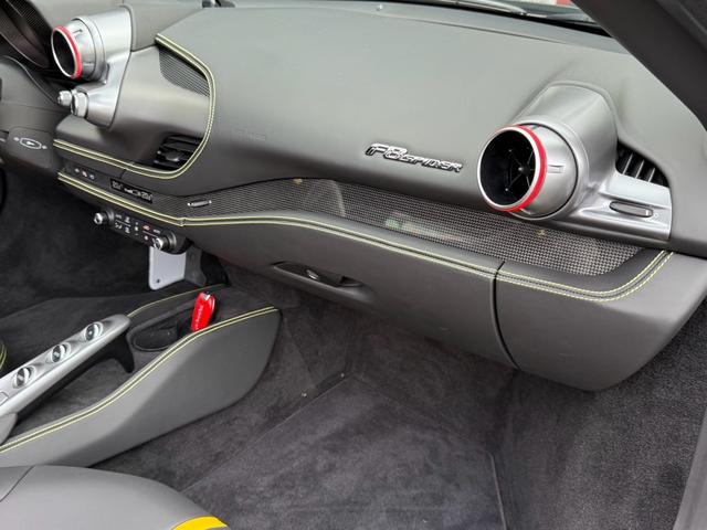 F8スパイダー ディーラー車 左ハンドル 1オーナー イエローキャリパー カーボンサイドエアーダクト カーボンドライブパッケージ LEDハンドル イエローレブカウンター シートイエローセンターライン(38枚目)