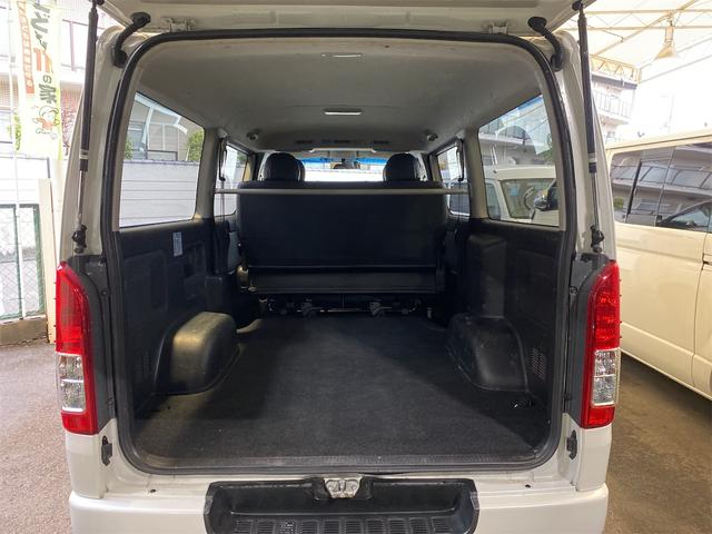 ハイエースバン ロングスーパーＧＬ　ガソリン車　ＬＥＤヘッドライト　スマートキー　スペアキー　プッシュスタート　ナビ　バックカメラ　ＥＴＣ　モデリスタシートカバー　１００Ｖコンセント（12枚目）
