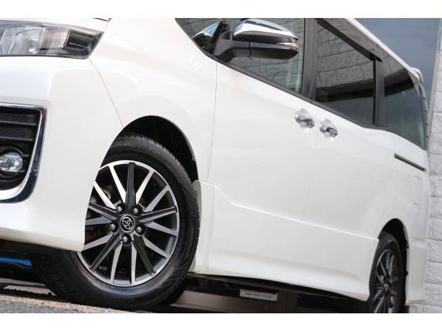 ヴォクシー ＺＳ　煌ＩＩ　☆両側電動スライドドア☆フリップダウンモニター☆二列目キャプテンシート☆ナビテレビ☆バックカメラ☆Ｂｌｕｅｔｏｏｔｈ接続☆三列シート（5枚目）