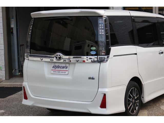 ヴォクシー ＺＳ　煌ＩＩ　☆両側電動スライドドア☆フリップダウンモニター☆二列目キャプテンシート☆ナビテレビ☆バックカメラ☆Ｂｌｕｅｔｏｏｔｈ接続☆三列シート（13枚目）