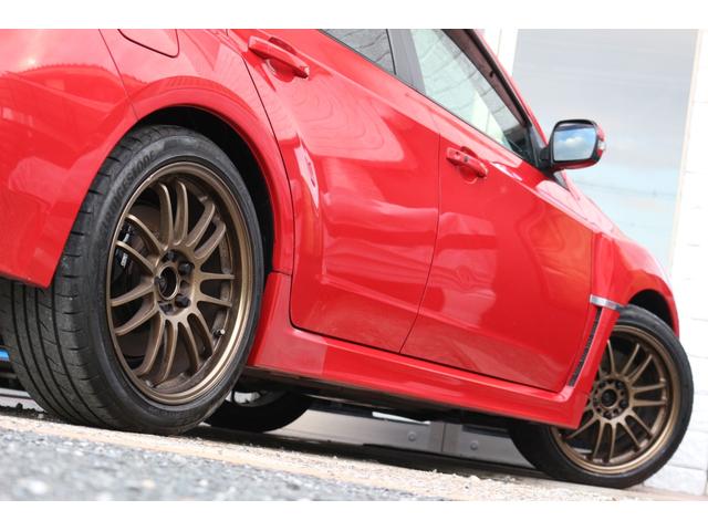 インプレッサ WRX STi ☆6速ミッション☆ナルディステアリング☆4WD☆RAYSボルクレーシングRE30☆5Jigenマフラー☆プッシュスタート&スマートキー☆ETC☆スペアタイヤ☆ナビテレビ(14枚目)