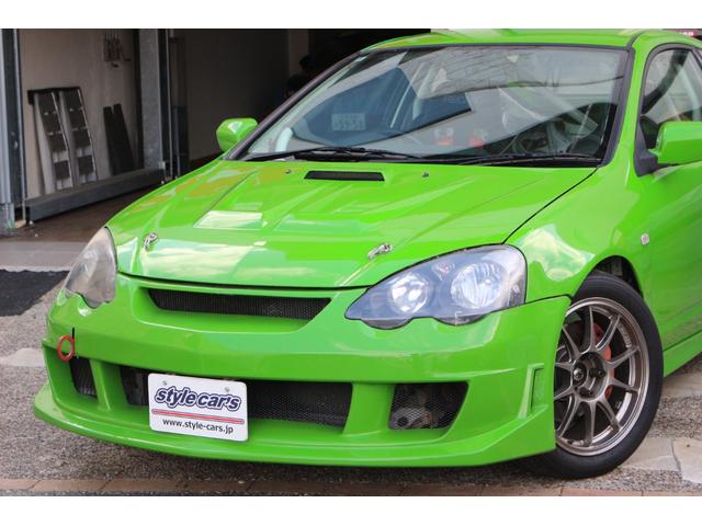 ���O���[���J���[�ɐ��߂�ꂽ���ꂢ�Ȏԗ��I�T�[�L�b�g���s�𐥔�I