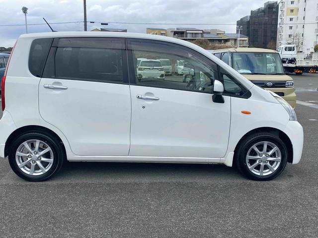 ムーヴ Ｘリミテッド　キーフリー　ダイハツ認定中古車　アイドリングストップ　キーフリーキー　電動格納ミラー　シートリフター　ナビゲーション　ＡＢＳ　カップホルダー　アルミホイール　アームレスト　オートエアコン　プッシュスタートボタン（4枚目）