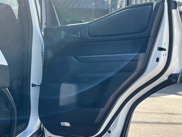 ランドクルーザー２５０ ＧＸ　ディーゼルターボ／走行距離１００ｋｍ／ＥＴＣ／アラウンドビューモニター／衝突軽減ブレーキ／アダプティブクルーズコントロール／１８インチアルミホイール／スマートキー（67枚目）