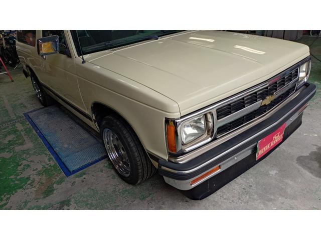 シボレーＳ－１０ブレーザー ベースグレード　２ドア　Ｓ１０ブレーザー　角　スクエアボディ　最終型２ＷＤ　Ｖ６　４．３Ｌ　ＶＯＲＴＥＣエンジン　ローダウン　ＫＭＣクロームホイール　ウッドステアリング　新品タイヤ（6枚目）