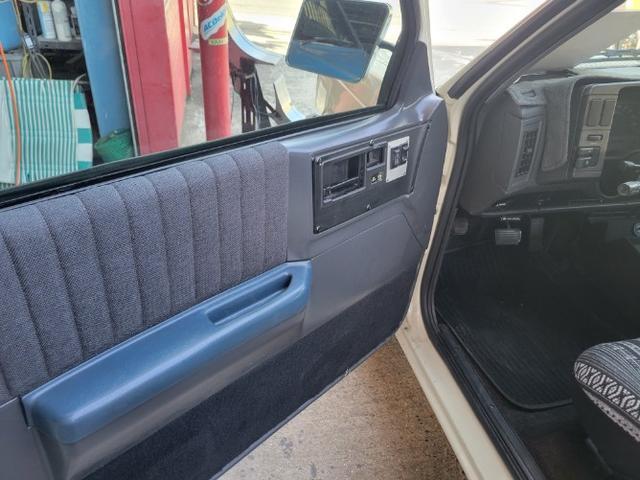 シボレーＳ－１０ブレーザー ベースグレード　２ドア　Ｓ１０ブレーザー　角　スクエアボディ　最終型２ＷＤ　Ｖ６　４．３Ｌ　ＶＯＲＴＥＣエンジン　ローダウン　ＫＭＣクロームホイール　ウッドステアリング　新品タイヤ（13枚目）