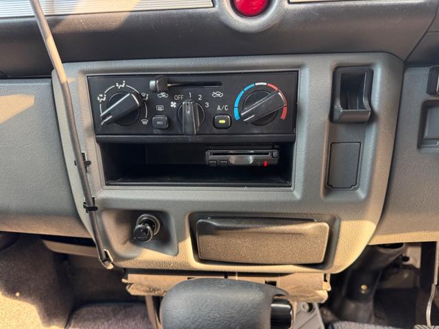 タウンボックス RX キーレスキー ターボ車 パワステ エアコン ETC 衝突安全ボディ エアバック ダブルエアバッグ フルフラット フロントパワーウインドウ(15枚目)