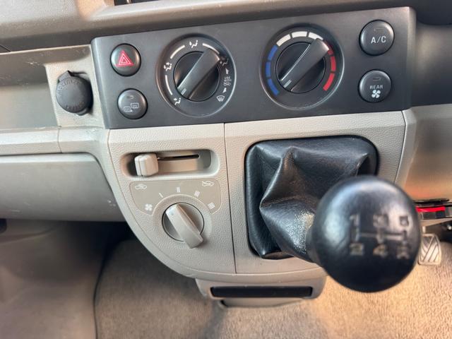 エブリイ ジョインターボ イモビライザー オートエアコン パワーウィンドゥ 運転席助手席エアバック ターボ 電動格納ドアミラー 運転席エアバッグ パワーステアリング 衝突安全ボディ ABS スライドドア ETC装備(20枚目)