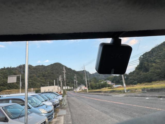 エブリイ ジョインターボ イモビライザー オートエアコン パワーウィンドゥ 運転席助手席エアバック ターボ 電動格納ドアミラー 運転席エアバッグ パワーステアリング 衝突安全ボディ ABS スライドドア ETC装備(22枚目)