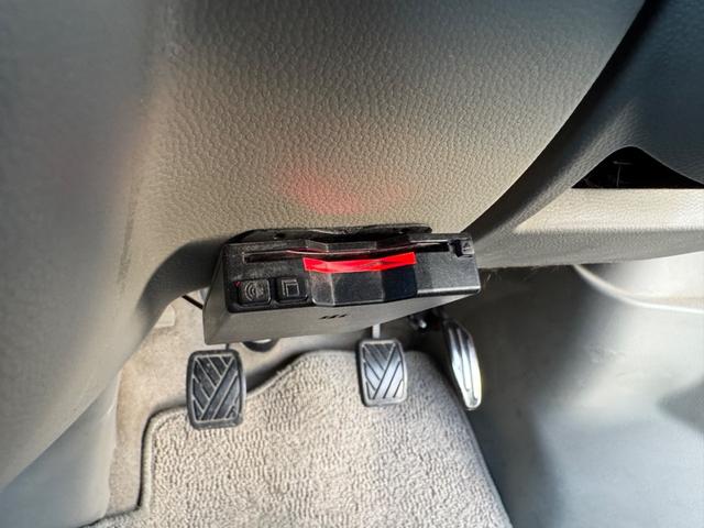 エブリイ ジョインターボ イモビライザー オートエアコン パワーウィンドゥ 運転席助手席エアバック ターボ 電動格納ドアミラー 運転席エアバッグ パワーステアリング 衝突安全ボディ ABS スライドドア ETC装備(23枚目)