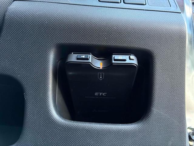 ムーヴ カスタム　Ｘ　ＳＡ　ＥＴＣ　バックカメラ　ナビ　衝突被害軽減システム　ＬＥＤヘッドランプ　スマートキー　アイドリングストップ　電動格納ミラー　ベンチシート　ＣＶＴ　盗難防止システム　ＡＢＳ　ＥＳＣ　ＣＤ　ＤＶＤ再生（9枚目）