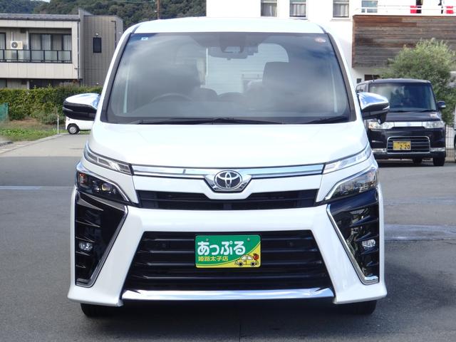 ヴォクシー ＺＳ　煌ＩＩＩ　４ＷＤ　禁煙車　純正１０型ナビ　後席モニター　クルコン　Ｂカメラ　ＥＴＣ　両側パワスラ　禁煙車　ドラレコ　ハーフレザーシート　スマートキーＰスタート　Ａストップ　ＬＥＤオートライト　フォグライト（3枚目）