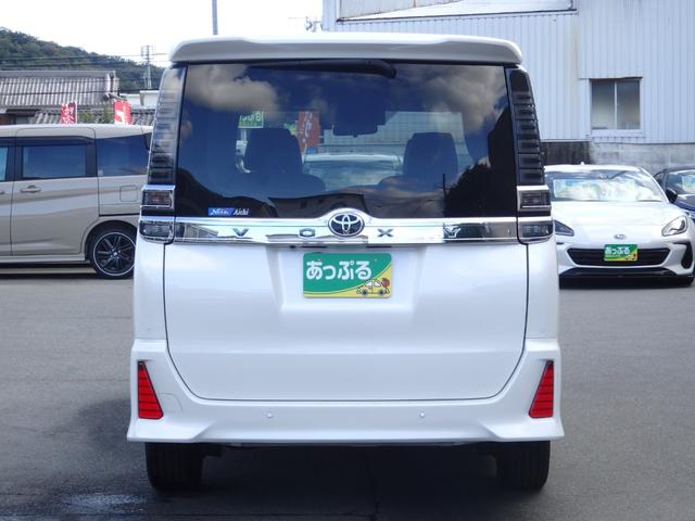 ヴォクシー ＺＳ　煌ＩＩＩ　４ＷＤ　禁煙車　純正１０型ナビ　後席モニター　クルコン　Ｂカメラ　ＥＴＣ　両側パワスラ　禁煙車　ドラレコ　ハーフレザーシート　スマートキーＰスタート　Ａストップ　ＬＥＤオートライト　フォグライト（4枚目）