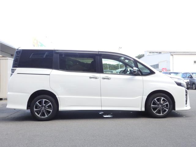ヴォクシー ＺＳ　煌ＩＩＩ　４ＷＤ　禁煙車　純正１０型ナビ　後席モニター　クルコン　Ｂカメラ　ＥＴＣ　両側パワスラ　禁煙車　ドラレコ　ハーフレザーシート　スマートキーＰスタート　Ａストップ　ＬＥＤオートライト　フォグライト（5枚目）