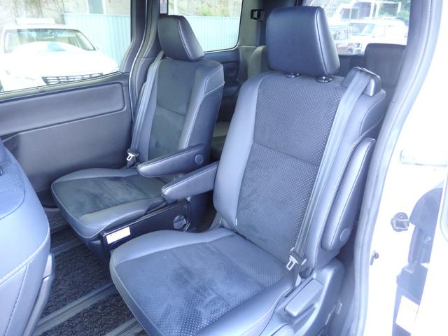 ヴォクシー ＺＳ　煌ＩＩＩ　４ＷＤ　禁煙車　純正１０型ナビ　後席モニター　クルコン　Ｂカメラ　ＥＴＣ　両側パワスラ　禁煙車　ドラレコ　ハーフレザーシート　スマートキーＰスタート　Ａストップ　ＬＥＤオートライト　フォグライト（16枚目）
