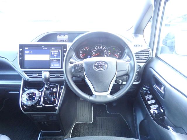 ヴォクシー ＺＳ　煌ＩＩＩ　４ＷＤ　禁煙車　純正１０型ナビ　後席モニター　クルコン　Ｂカメラ　ＥＴＣ　両側パワスラ　禁煙車　ドラレコ　ハーフレザーシート　スマートキーＰスタート　Ａストップ　ＬＥＤオートライト　フォグライト（19枚目）