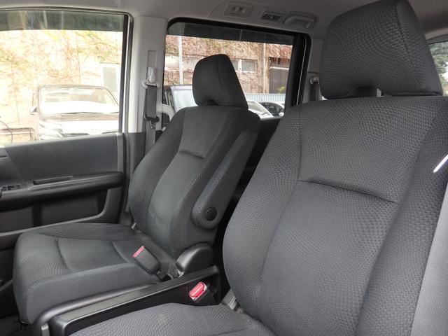 ステップワゴンスパーダ Ｚ　禁煙車　ワンオーナ車　純正ナビ　ＥＴＣ　ユーザー様買取車　Ｂカメラ　ドラレコ　両側パワスラ　アイドルストップ　クルコン　スマートキー　ＨＩＤオートライト　フォグライト　社外レーダー　純正１６インチＡＷ（14枚目）