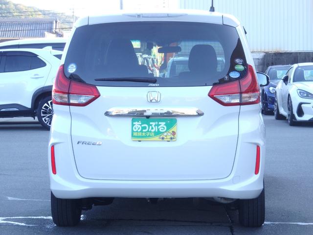 フリード Gサイドリフトアップシート 4人乗り 4WD車 社外ナビ ETC ドラレコ前後 Bカメラ クルコン スマートキーPスタート 両側パワスラ Aストップ F席シートヒーター Rサンシェード 衝突軽減 オートエアコン LEDオートライト(4枚目)