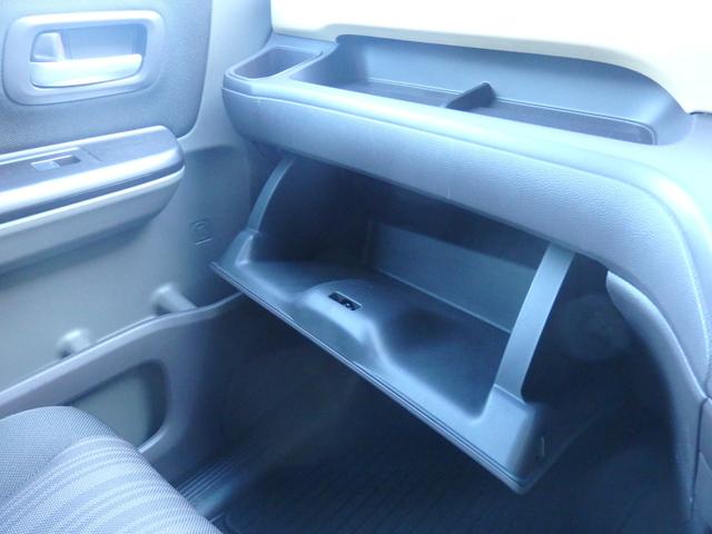 フリード Gサイドリフトアップシート 4人乗り 4WD車 社外ナビ ETC ドラレコ前後 Bカメラ クルコン スマートキーPスタート 両側パワスラ Aストップ F席シートヒーター Rサンシェード 衝突軽減 オートエアコン LEDオートライト(39枚目)