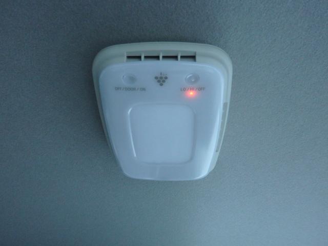 フリード Gサイドリフトアップシート 4人乗り 4WD車 社外ナビ ETC ドラレコ前後 Bカメラ クルコン スマートキーPスタート 両側パワスラ Aストップ F席シートヒーター Rサンシェード 衝突軽減 オートエアコン LEDオートライト(45枚目)