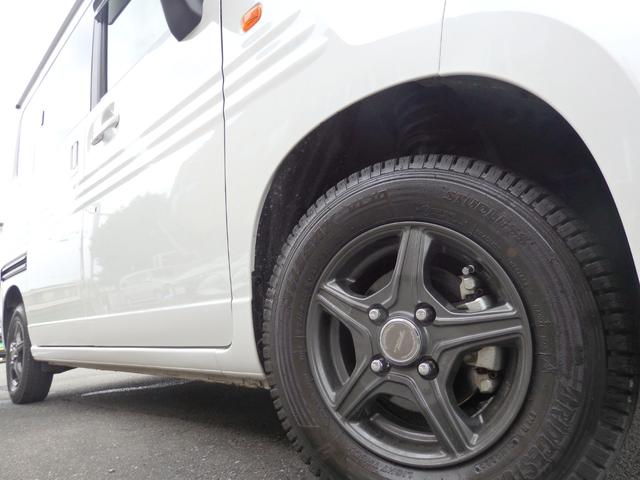 アルミホイールも装着！！！鉄ホイールに比べて軽量で見た目もカッコよく足元からオシャレに見えますね！