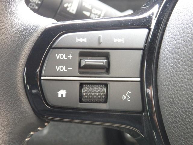 N-BOXカスタム コーディネートスタイル 禁煙車 純正DA クルコン 両側Pスラ Bカメラ ステリモ スマートキーPスタート 黒レザーシート ヘッドライトレベライザー 横滑り防止 オートエアコン パワーウィンドウ ウィンカー付き電格ミラー(28枚目)