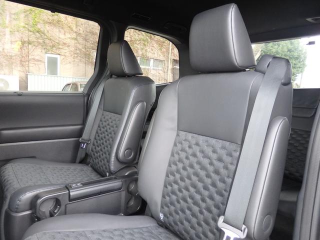 ヴォクシー S-Z 純正10.5型ナビ 純正14型後席M Bカメラ ETC2.0 F席、2列目Sヒーター 両パワ パワーバックドア 衝突軽減B レーンキープ 横滑防止 Cソナー クルコン LEDオートライト 純正17AW(16枚目)