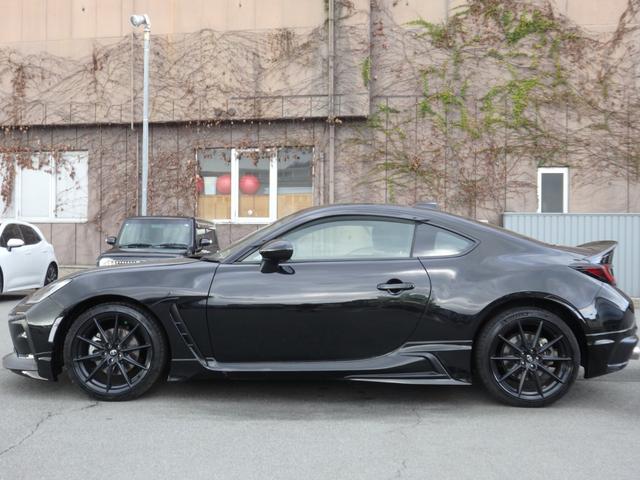 ＧＲ８６ ＲＺ　６ＭＴ　社外ナビ　ＥＴＣ　社外カーボンボンネット　エアロ（Ｆ・Ｒ・Ｓ）　ＴＥＩＮ車高調　ＴＲＤマフラー／リアスポイラー　社外ローター　フロントネガティブキャンバー　スマートキー　Ｐスタート　クルコン（5枚目）