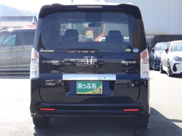 ステップワゴンスパーダ Ｚ　買取車両　純正ＨＤＤナビ　ＤＶＤ　ＣＤ　ＲＥＣ　ワンセグ　ＥＴＣ　Ｂカメラ　アルパイン製フリップダウンモニター　両側パワスラドア　パドルシフト　ＨＩＤライト　レザー調シートカバー　純正１６ＡＷ（4枚目）