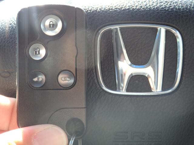 ステップワゴンスパーダ Ｚ　買取車両　純正ＨＤＤナビ　ＤＶＤ　ＣＤ　ＲＥＣ　ワンセグ　ＥＴＣ　Ｂカメラ　アルパイン製フリップダウンモニター　両側パワスラドア　パドルシフト　ＨＩＤライト　レザー調シートカバー　純正１６ＡＷ（30枚目）