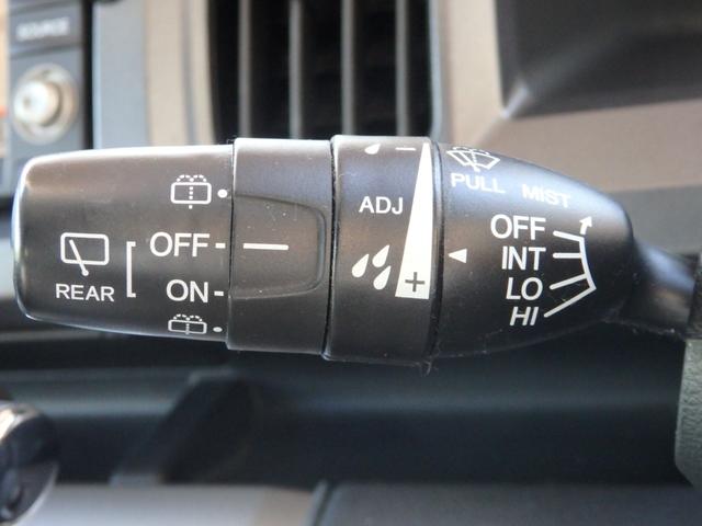 ステップワゴンスパーダ Ｚ　買取車両　純正ＨＤＤナビ　ＤＶＤ　ＣＤ　ＲＥＣ　ワンセグ　ＥＴＣ　Ｂカメラ　アルパイン製フリップダウンモニター　両側パワスラドア　パドルシフト　ＨＩＤライト　レザー調シートカバー　純正１６ＡＷ（33枚目）