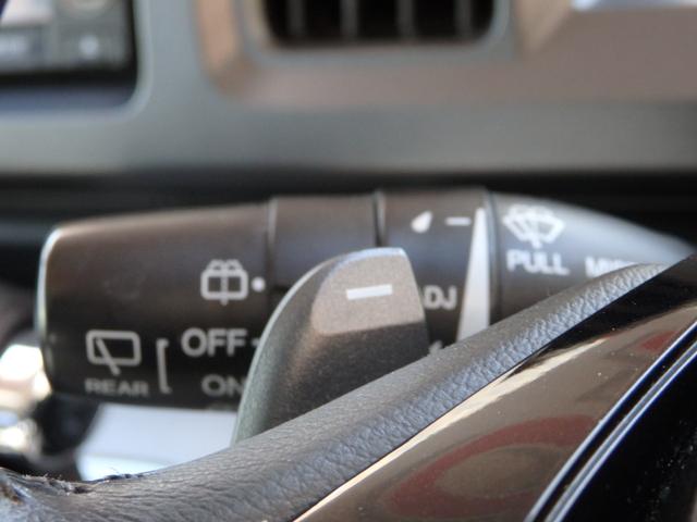 ステップワゴンスパーダ Ｚ　買取車両　純正ＨＤＤナビ　ＤＶＤ　ＣＤ　ＲＥＣ　ワンセグ　ＥＴＣ　Ｂカメラ　アルパイン製フリップダウンモニター　両側パワスラドア　パドルシフト　ＨＩＤライト　レザー調シートカバー　純正１６ＡＷ（35枚目）