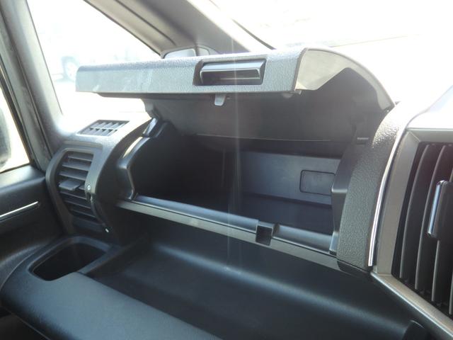 ステップワゴンスパーダ Ｚ　買取車両　純正ＨＤＤナビ　ＤＶＤ　ＣＤ　ＲＥＣ　ワンセグ　ＥＴＣ　Ｂカメラ　アルパイン製フリップダウンモニター　両側パワスラドア　パドルシフト　ＨＩＤライト　レザー調シートカバー　純正１６ＡＷ（39枚目）