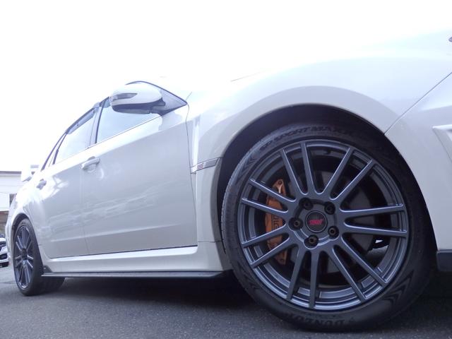 アルミホイールも装着！！！鉄ホイールに比べて軽量で見た目もカッコよく足元からオシャレに見えますね！