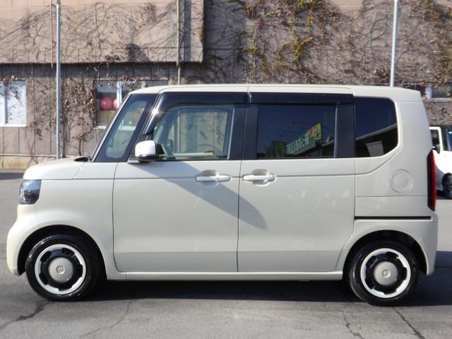 N-BOX ファッションスタイル 禁煙車 純正9型ナビ 前後ドラレコ DVD CD REC フルセグ Bluetooth ETC Bカメラ ステリモ対応 USB クルーズコントロール 前席シートヒーター スマートキー 両側パワスラ(5枚目)