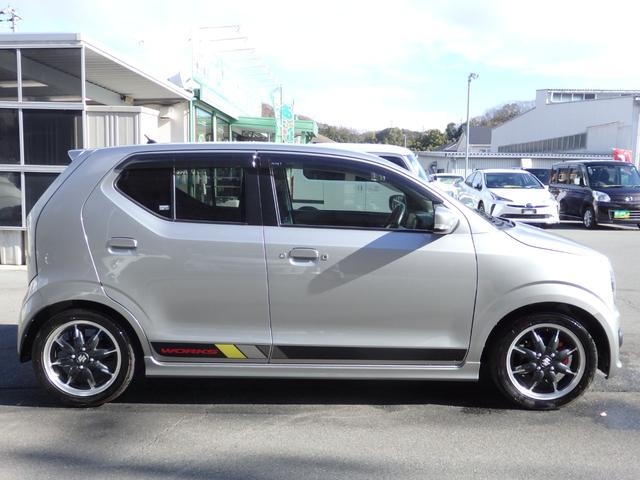 アルトワークス ベースグレード　社外ナビ　Ｂカメラ　衝突軽減Ｂ　純正１５ＡＷ　Ｃソナー　Ａストップ　ＨＩＤオートライト　スマートキー　レーンキープ　横滑り防止　　フォグライト　電格ミラー　パドルシフト　オートＡ／Ｃ　革巻きハンドル（5枚目）