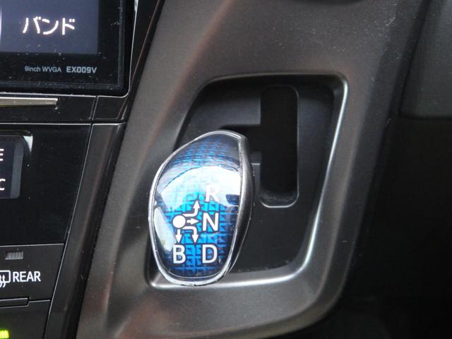 プリウスアルファ Ｓ　チューン　ブラック　ＡＬＰＩＮＥ９型ナビ　後席Ｍ　Ｂカメラ　ＥＴＣ　スマートキーＰスタート　オートエアコン　ウィンカー付き電格ミラー　ＨＩＤオートライト　フォグライト　ヘッドライトレベライザー　パワーウィンドウ（13枚目）