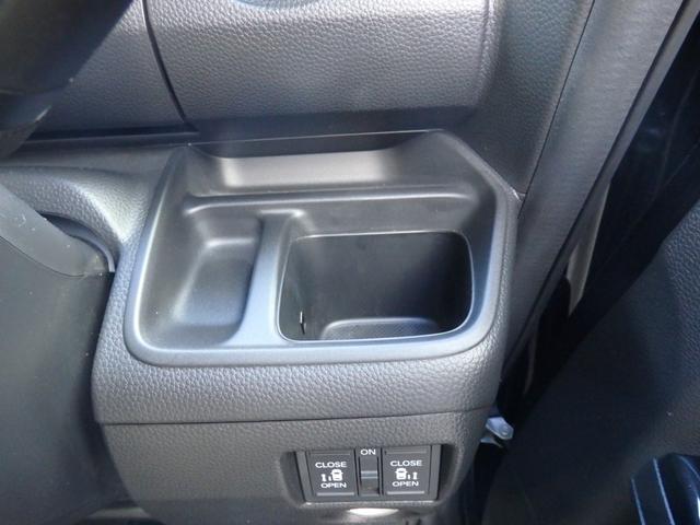 N-BOXカスタム Lターボ 純正9型ナビ ドラレコ クルコン ETC スマートキーPスタート パドルシフト ステリモ 両側パワスラ ハーフレザーシート LEDオートライト フォグライト 横滑り防止 衝突軽減 Rサンシェード(40枚目)